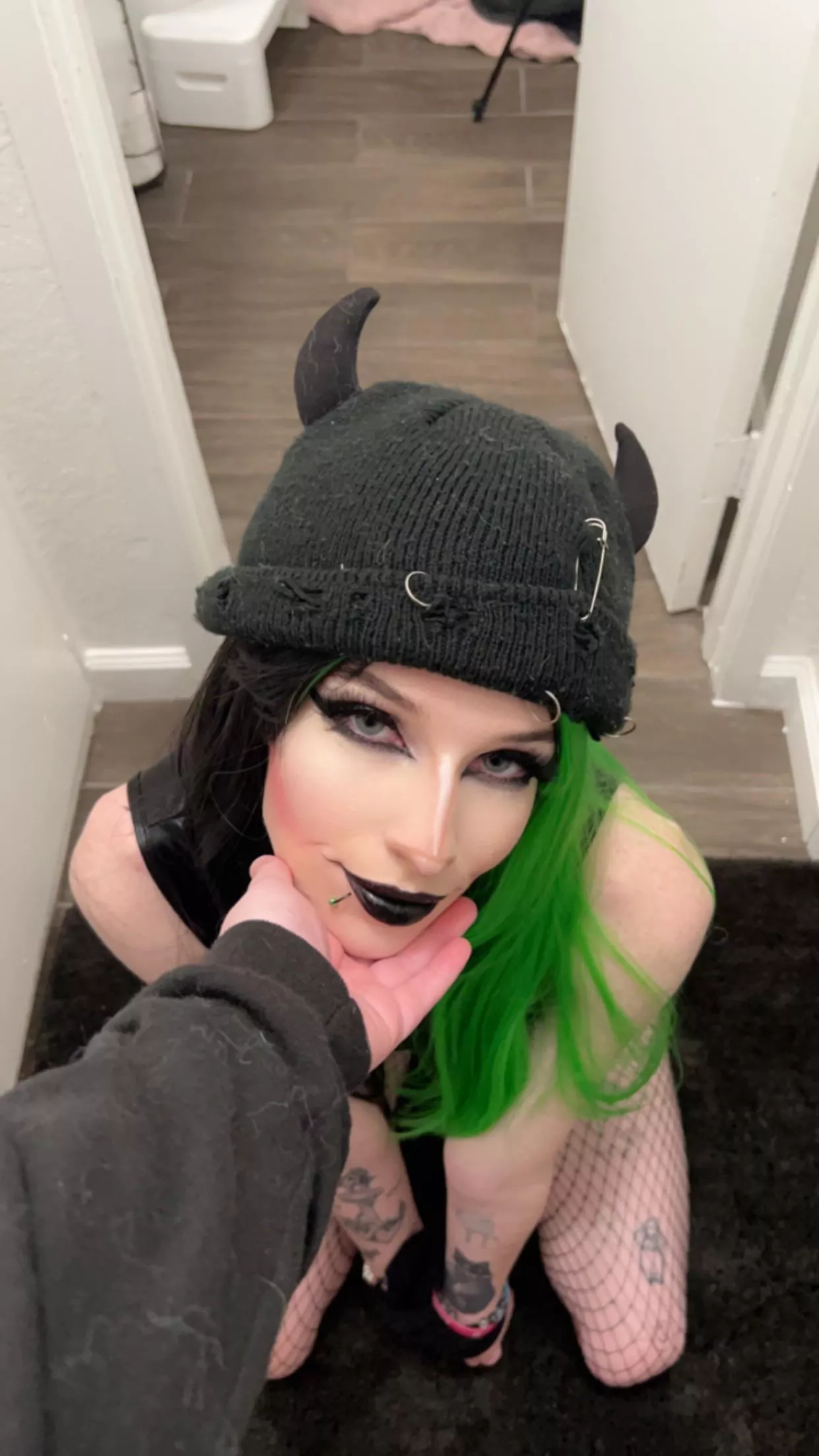 I love when my gf ties my hands up and calls me a good girl! [F]