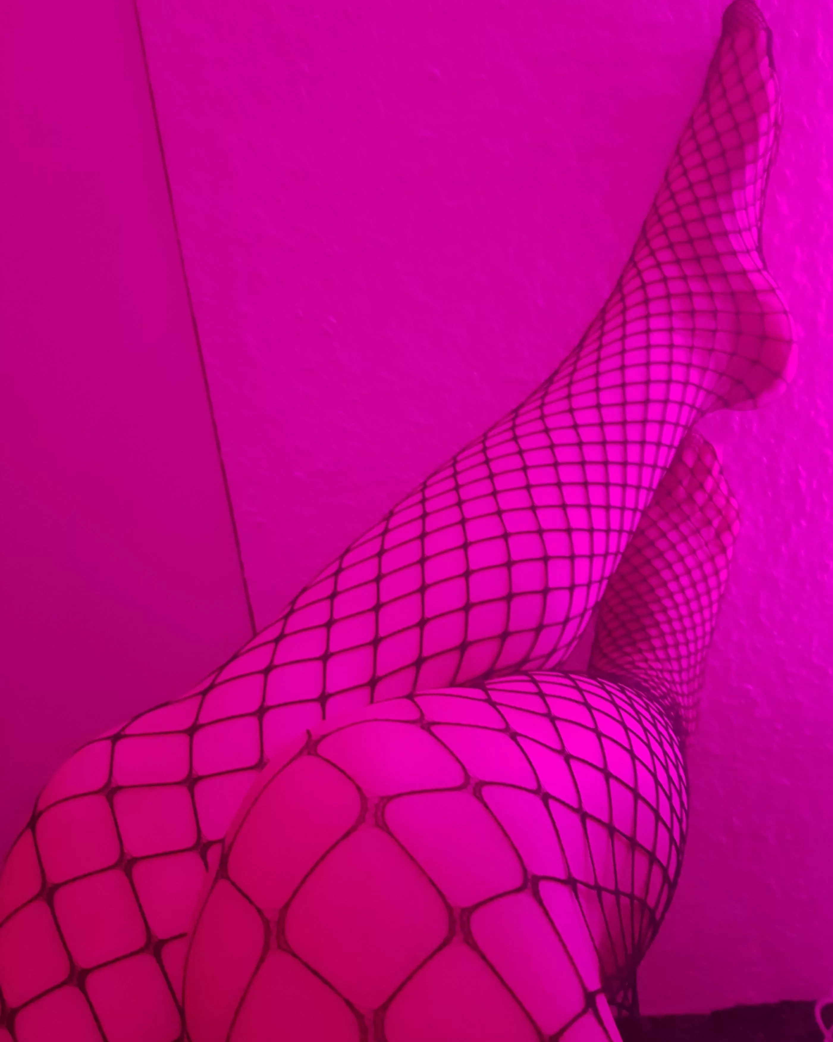 I luv to dress like a fem, but i've facial hair 😭