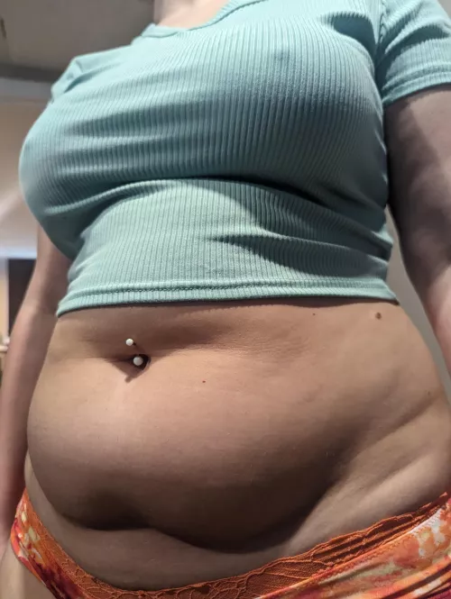 I still remember the days when crop tops used to be flattering on me 😅