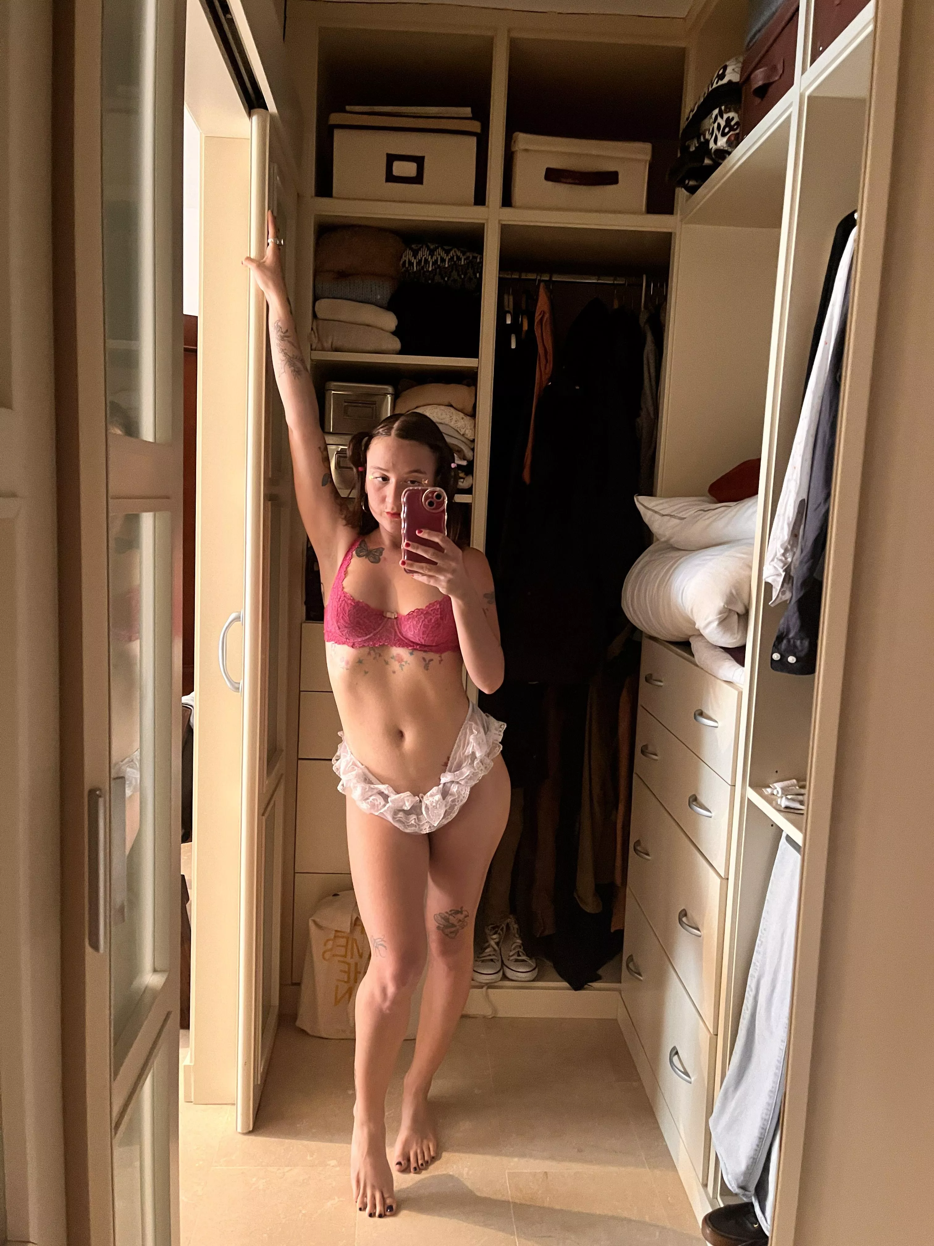 Is it normal for a 20yo to crush on 40+yos?