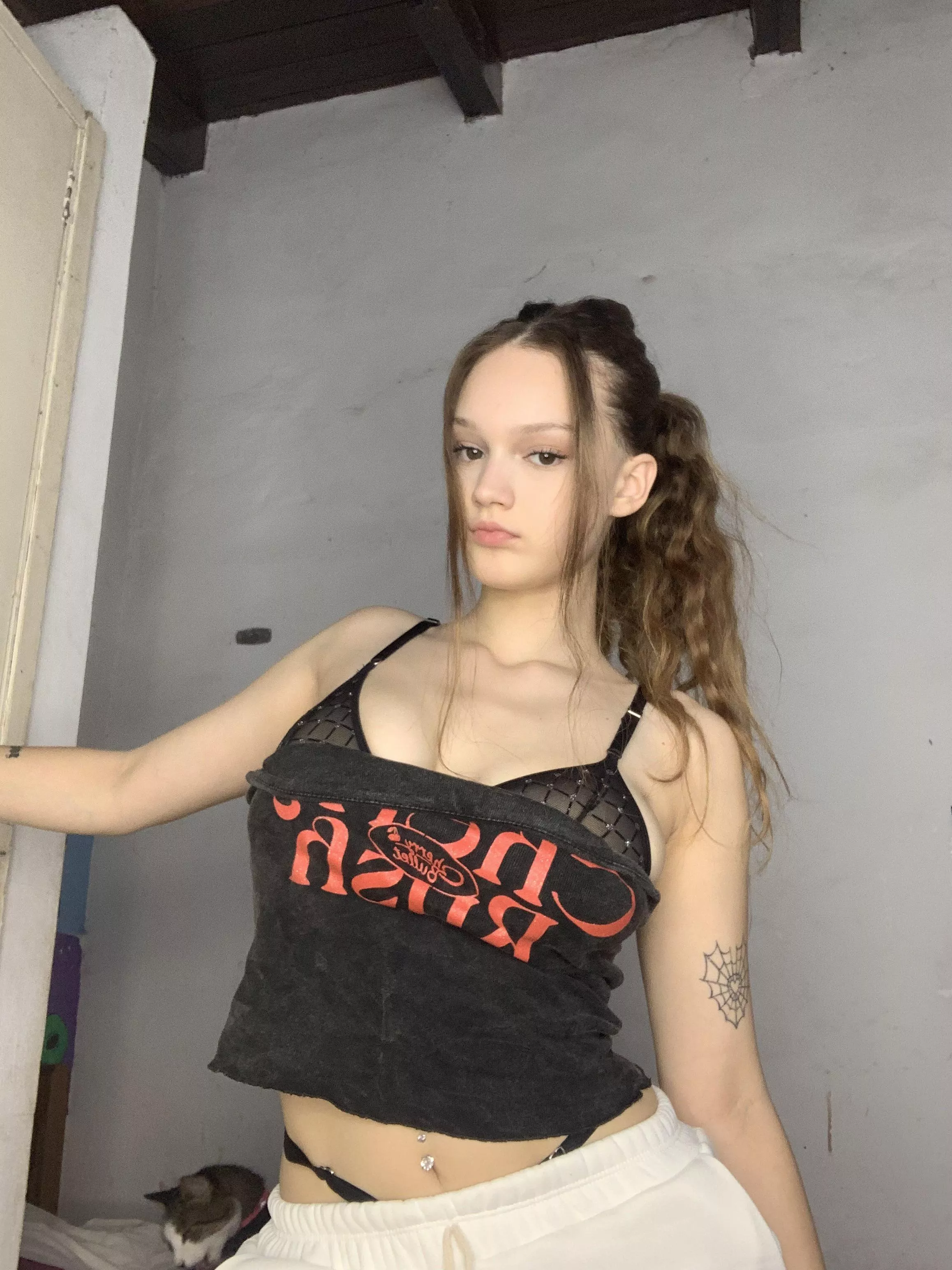 Is my croptop cuteee?