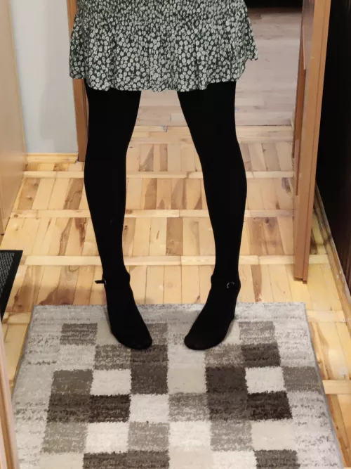 Love to wear my mini skirt and tights! 😍