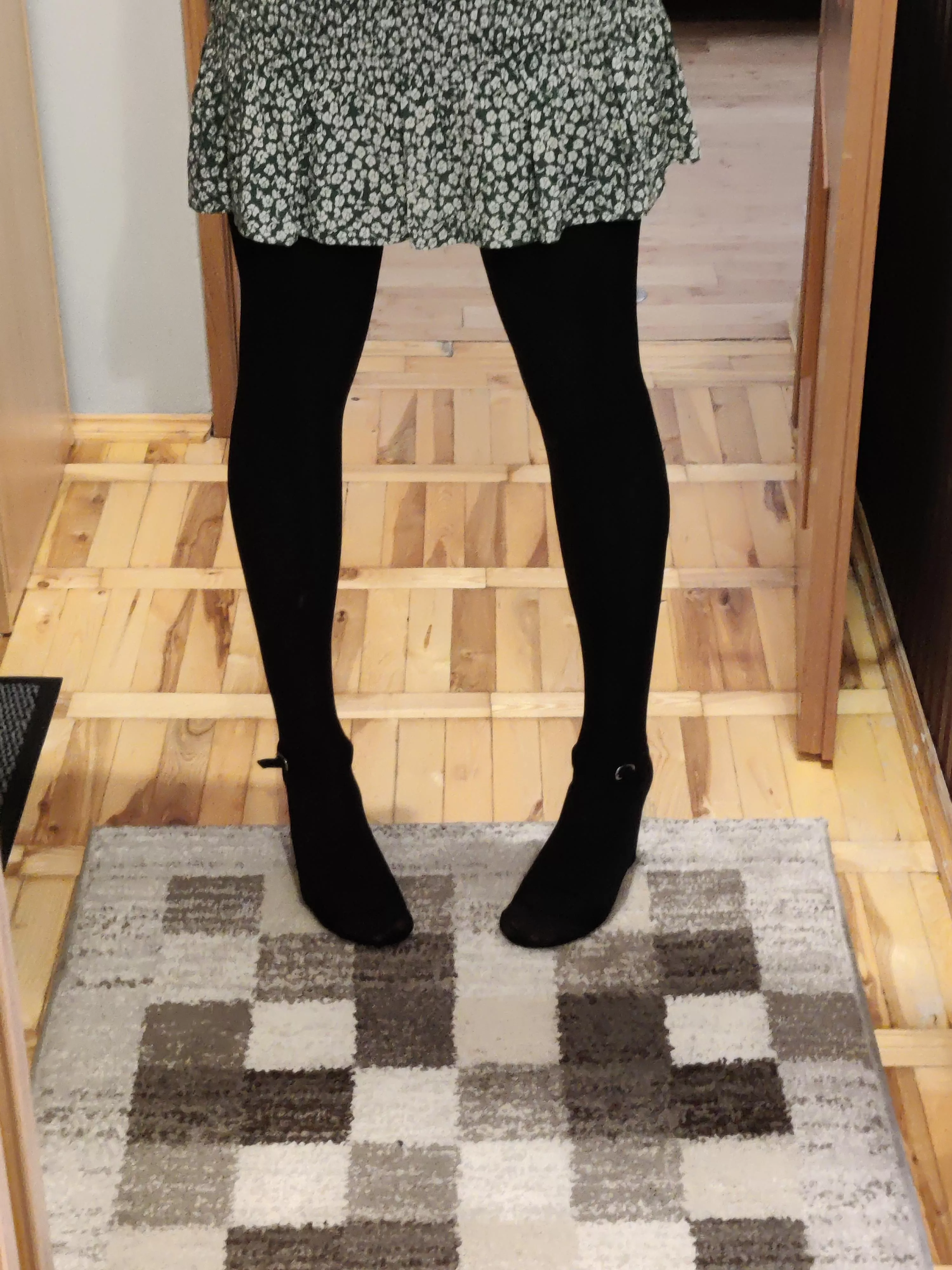 Love to wear my mini skirt and tights! 😍