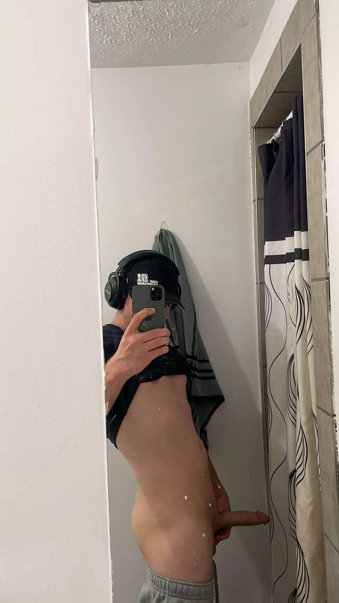 M24 DL frat guy. Wanting to jerk w/ a bro. 18+ only. Saved vids first or no response !!!!! Be about it. 👻 jackson.k1999