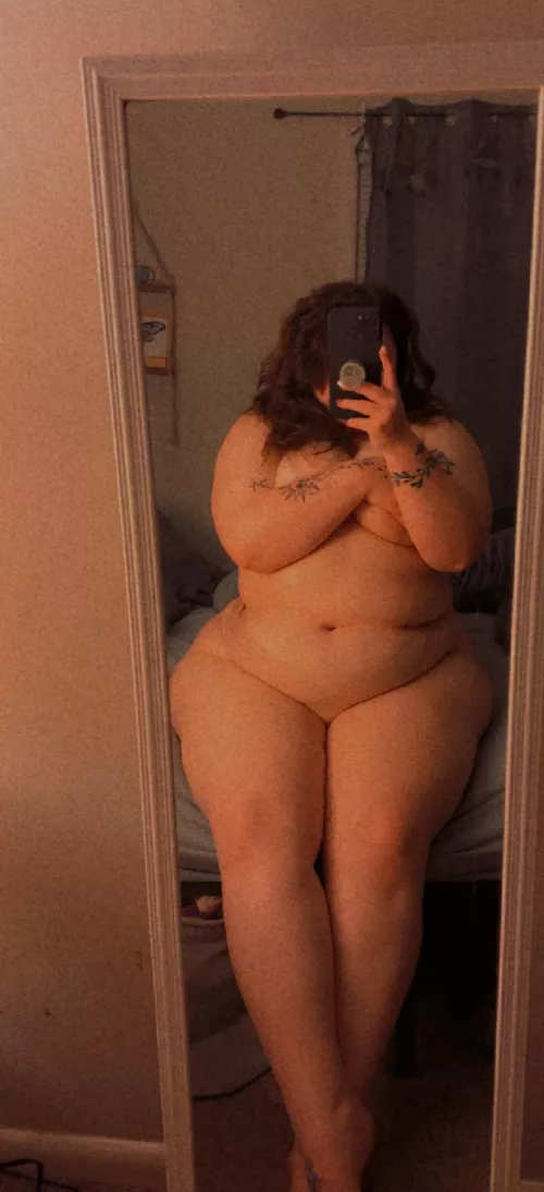 Mirror pics are still cute idc