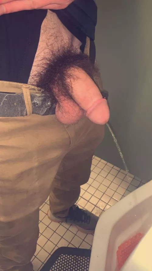 Need a bf who will pee with me :3