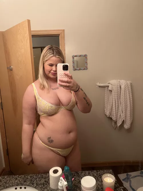 Need someone to play with my belly 