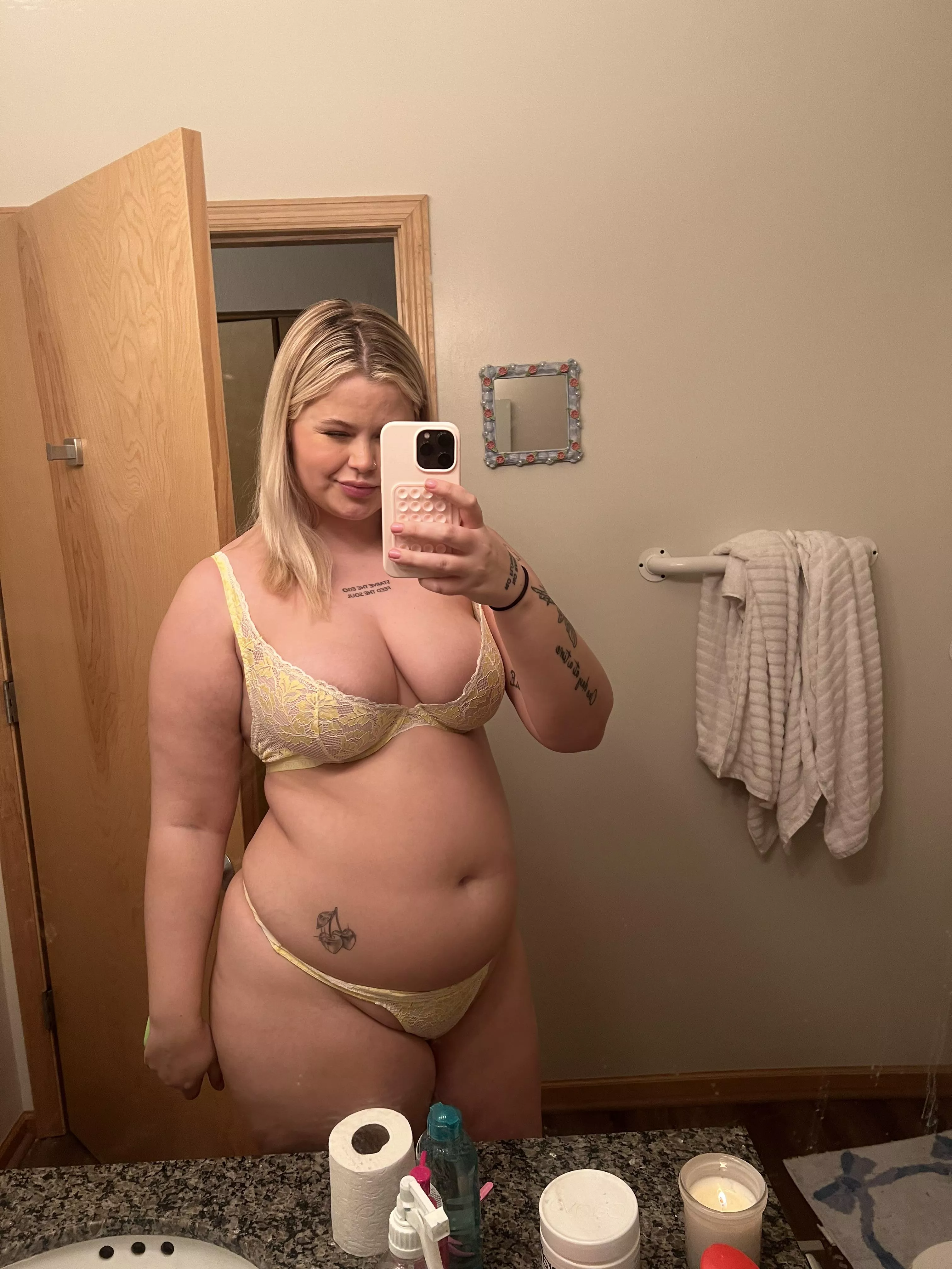 Need someone to play with my belly 