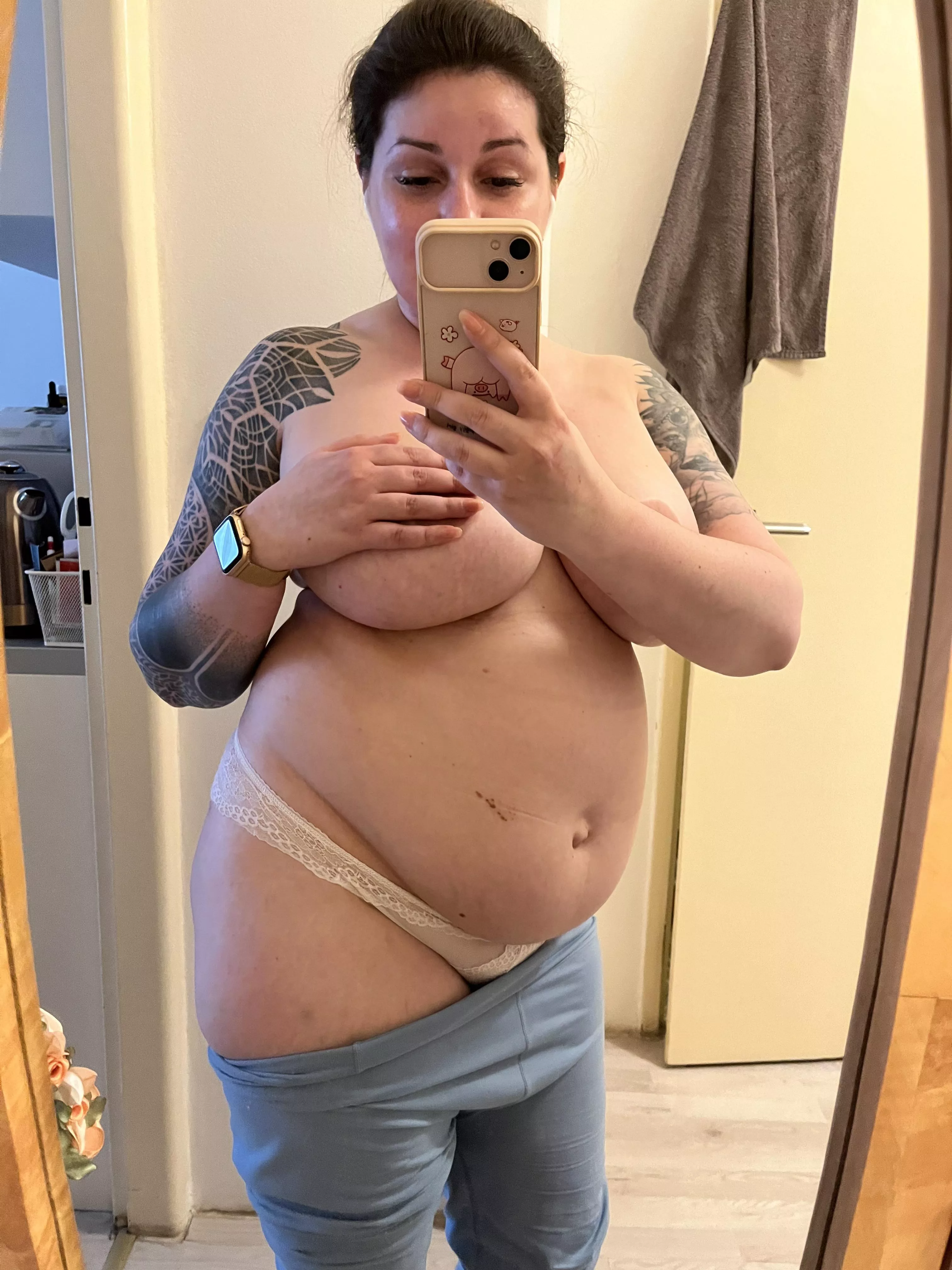 Ooops. I think my gut is starting to hang out nicely 🥵🐷