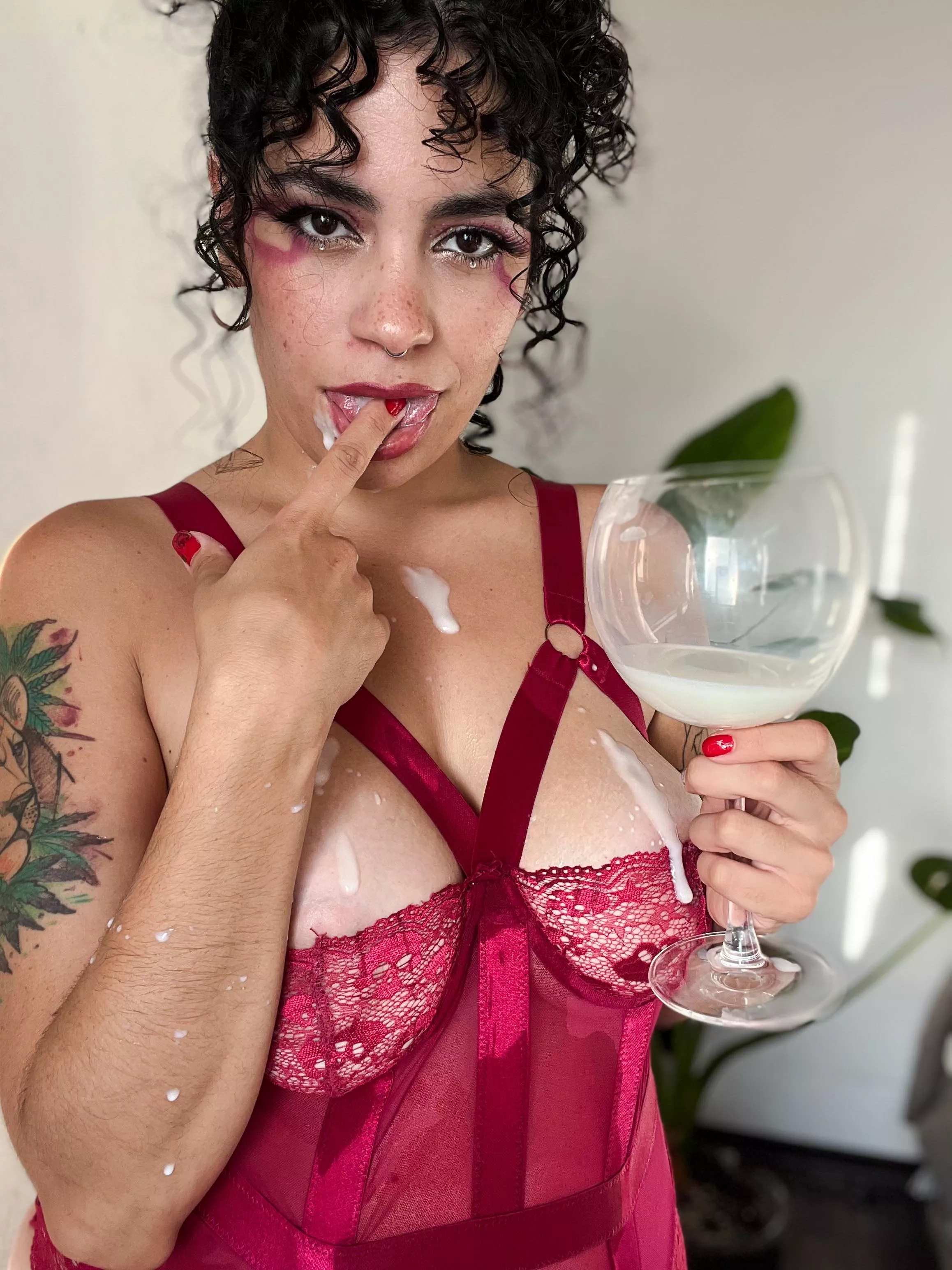 Please give me more! I'm so thirsty 😏😈