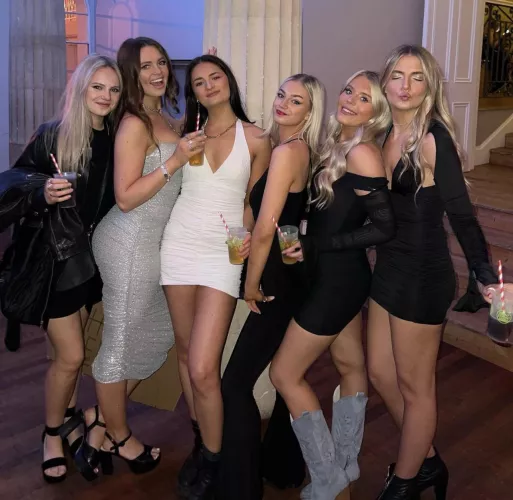 Sexy Single UK Uni Girls
