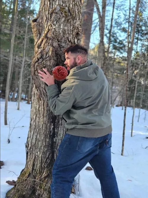 Spring is near, Suns rising and the rosebuds are popping out!✨️ 😍 