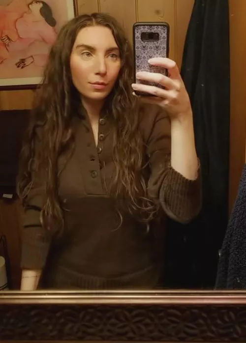 Sunday selfie. Look how long my hair is getting!