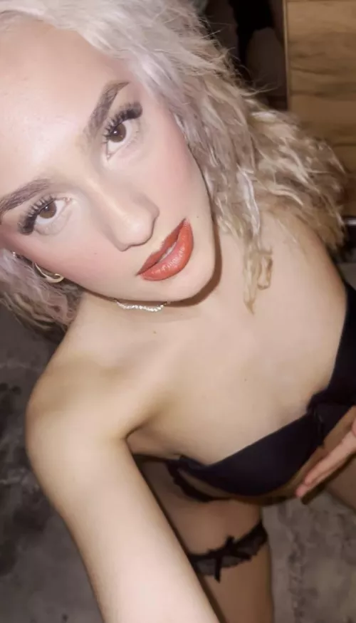 Take me on a date or fuck me I'll let you pick