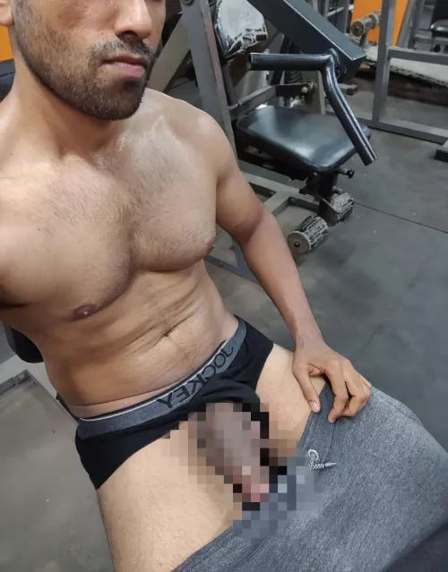 The gym was so dirty, it was only apt of [m]e to (m)atch the vibe 😋