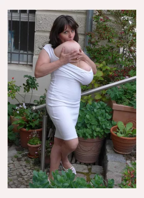 The pretty Milena is capable of living qutonomously and independently ......the proof in pictures !