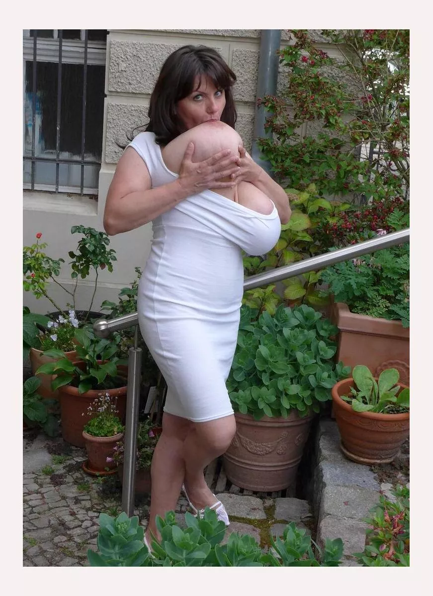 The pretty Milena is capable of living qutonomously and independently ......the proof in pictures !