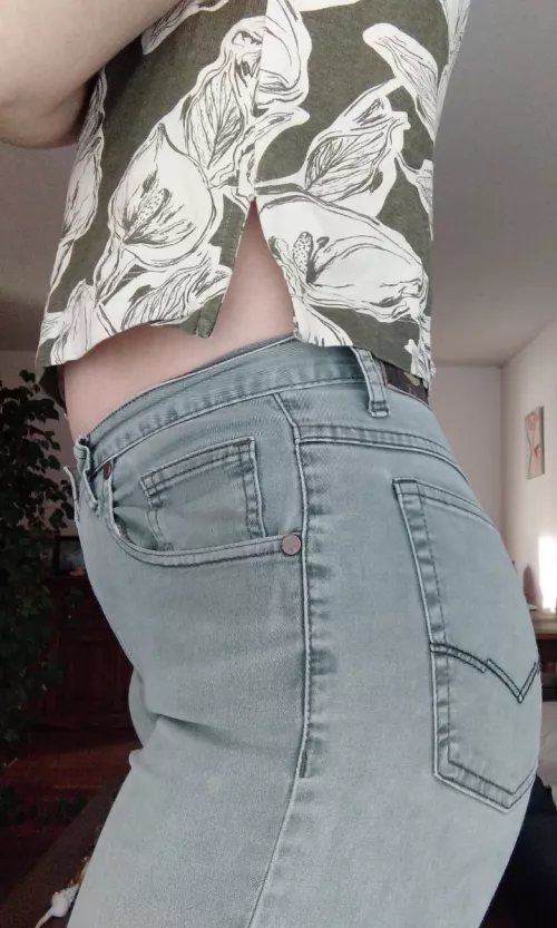 This t-shirt is a little small for me, should I wear it anyway? 💗