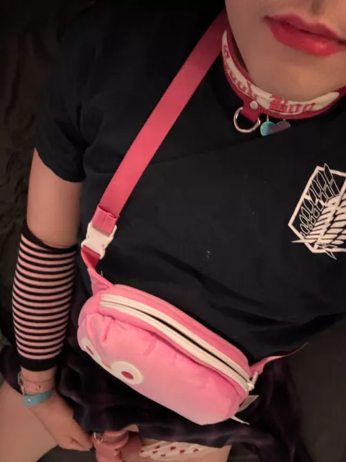 Uhm I think my cute purse matches my caged clit ššš„°