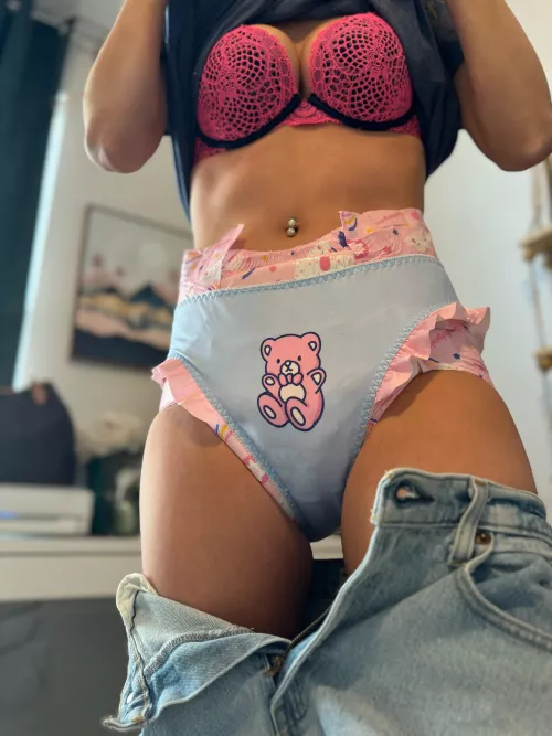 When you wanna feel like a big girl but can’t live without diapers 🫶🏻 