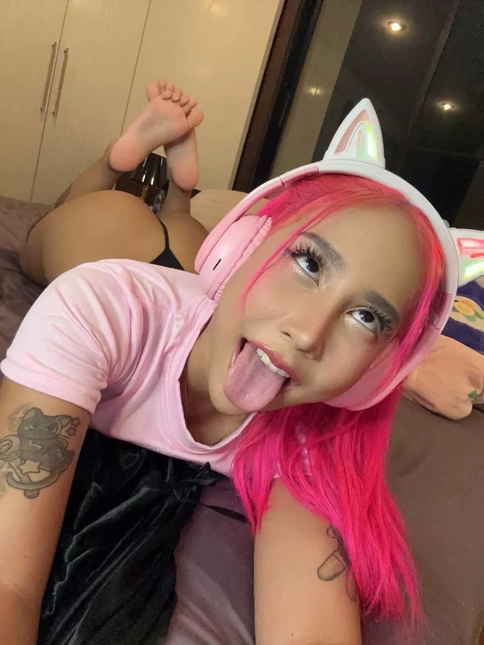 Would you eat my ass or my feet? F21