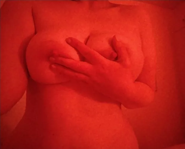 You caught me by surprise, completely naked...(34F, 42)