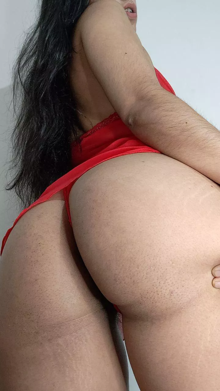 your fav kind of brunette, the sexy big ass -dark hair- brunette