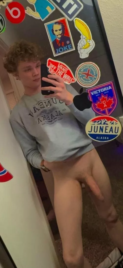 19 top shaved/fit bottoms add me @dan.s4323