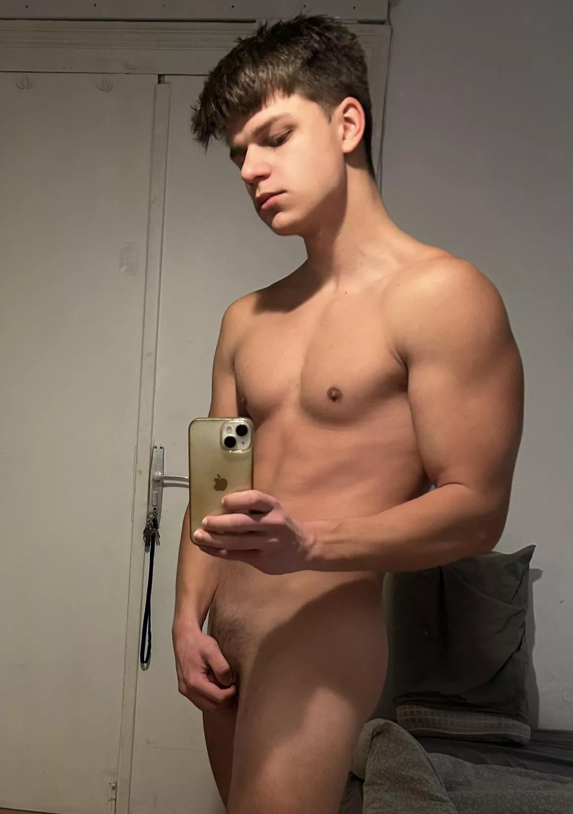 (19)Can I be your roommate?