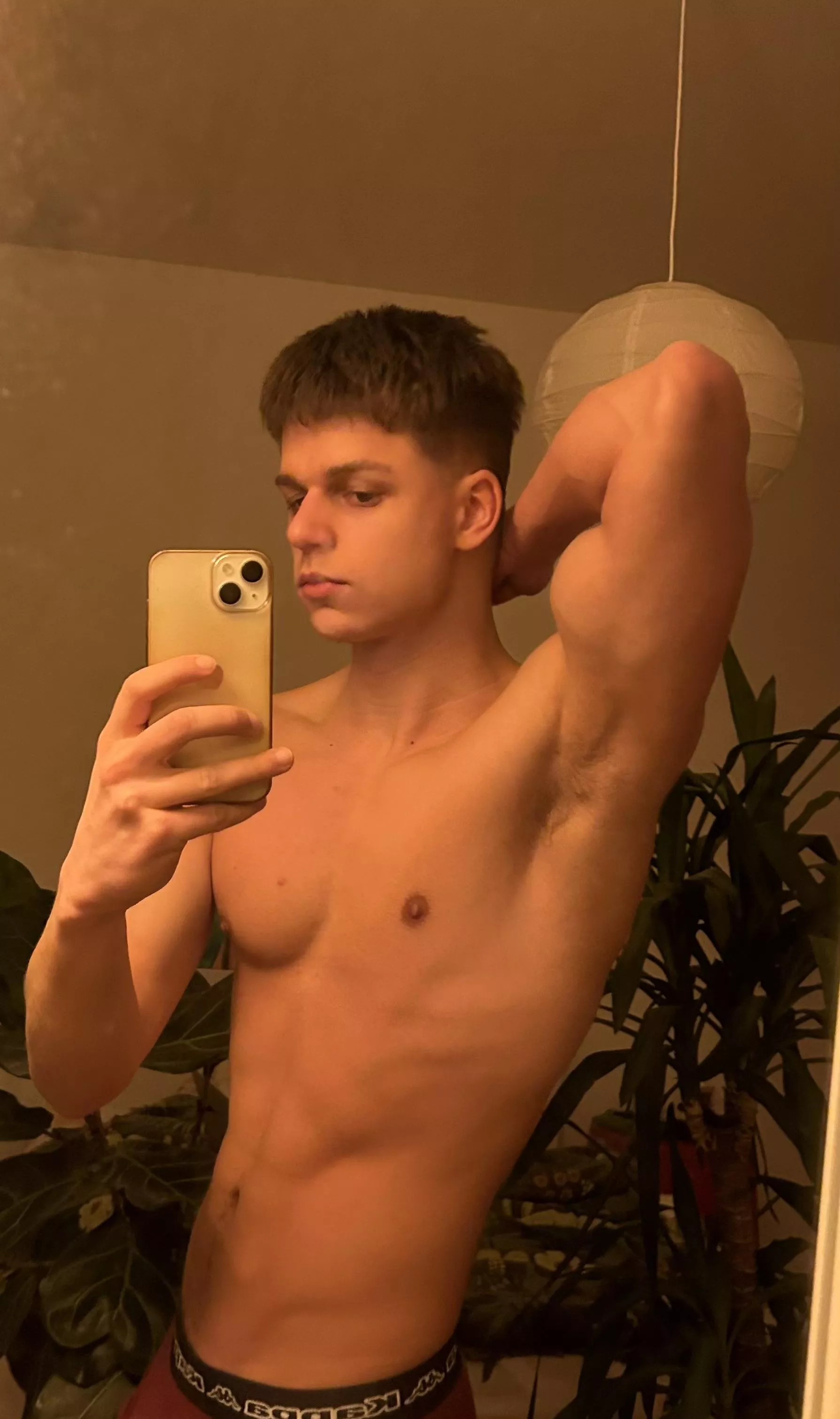 (19)Smell my post workout pit 