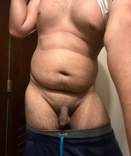 23 might not be the hottest on here but I’m looking for a long term partner and friend! DMs open