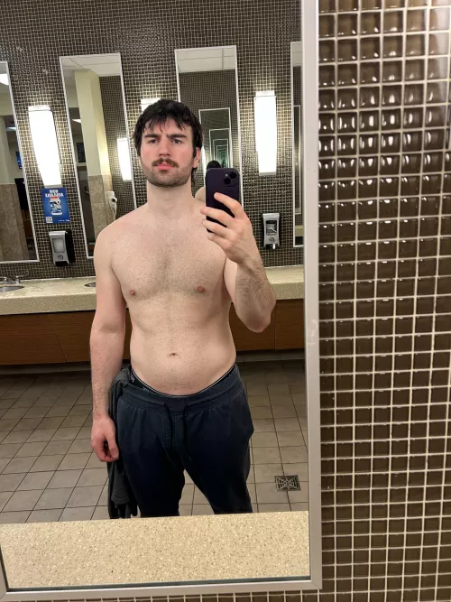 23 vers any hung twinks interested dm me