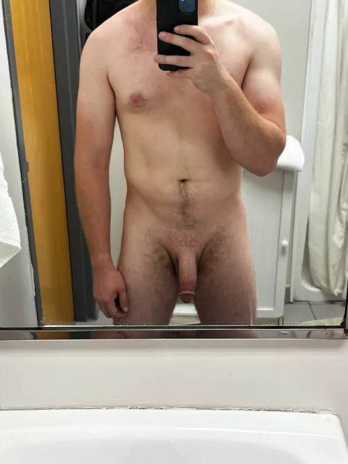 24, 5’8”, 165lbs
