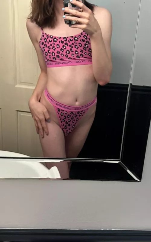 26 Fem btm for a Str/bi top. Longterm+ Socks++ Face+++