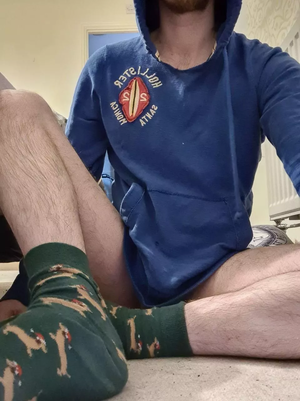 32. Anyone into hairy men? Otter here love musky dudes feel free to message