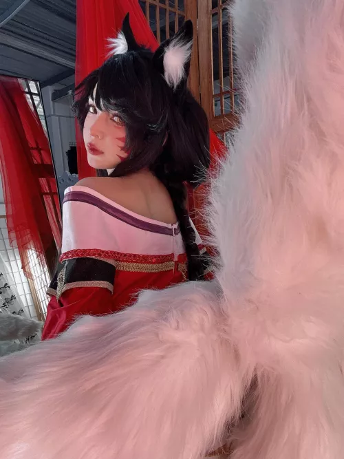 Ahri by Umeko J