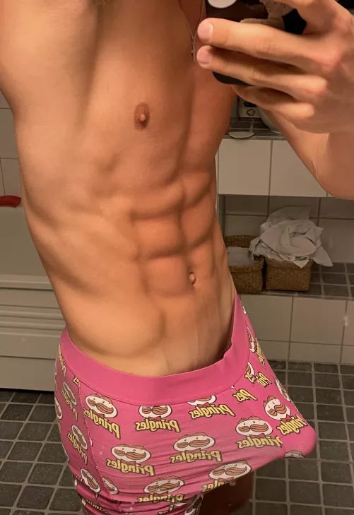 Anyone down for some pringles?