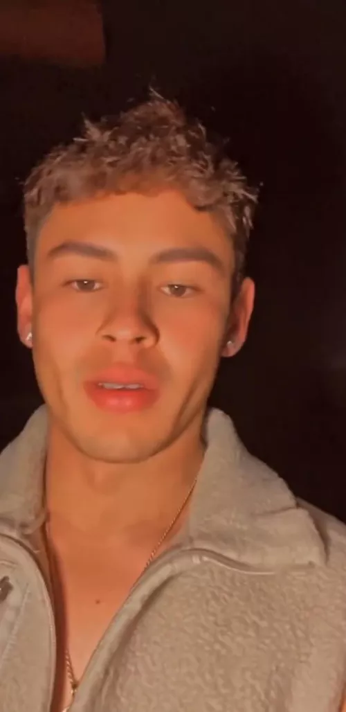 Anyone down to play apex or overwatch?