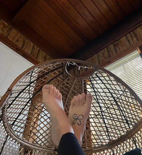 Clean the house barefoot or with socks? Hmm 🤔 what’s your favorite? 