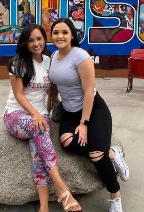 Daughter (right) resting her fat tits on her moms tits 🔥