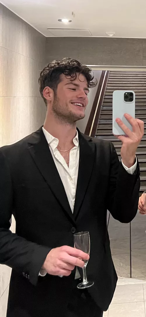 Dinner tonight! Always fun to dress up a bit 😄