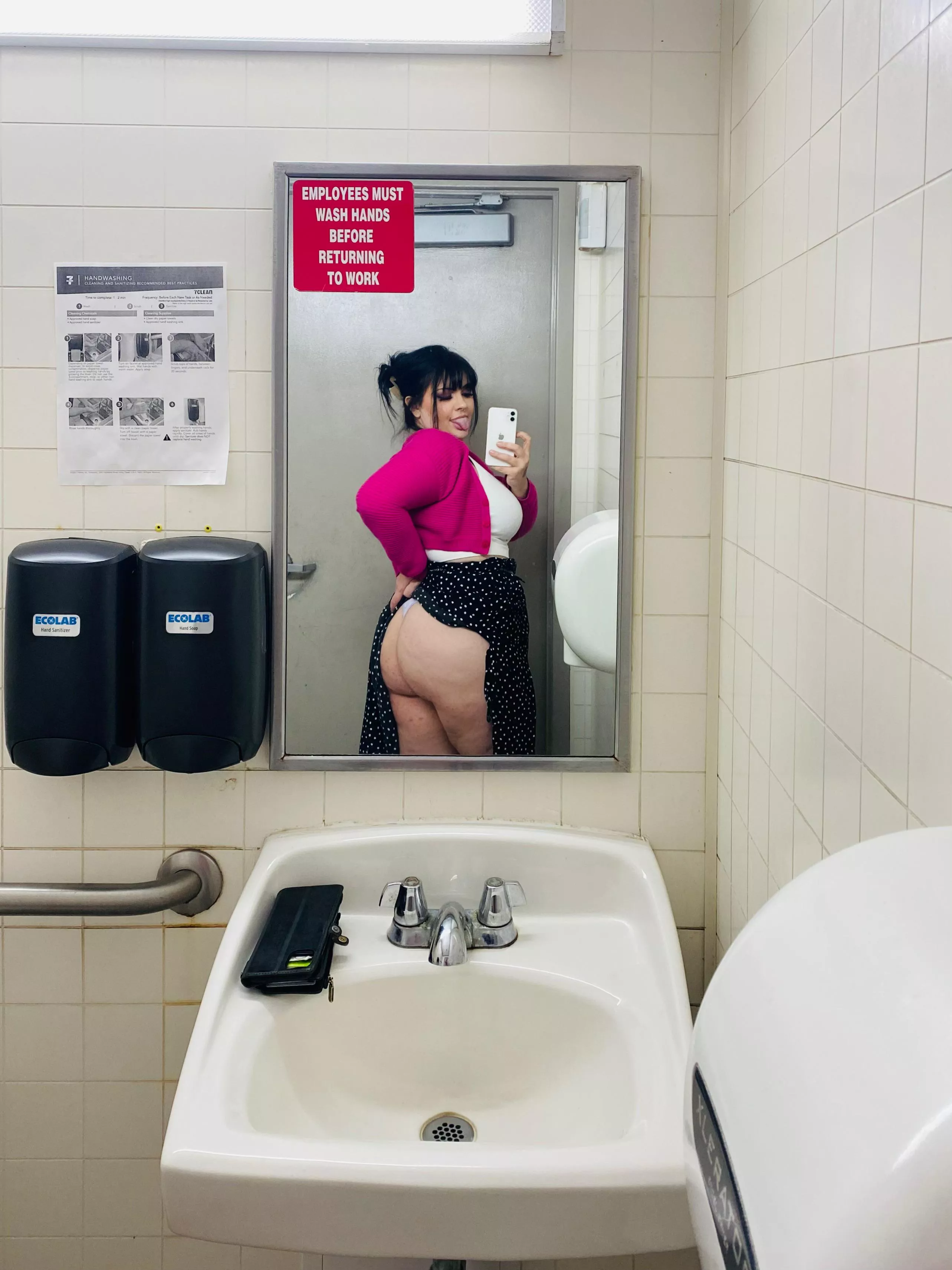 Drunk sex in the public restroom?? yes or no??