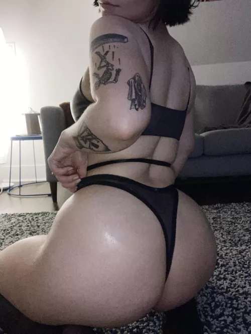 [F]at ass, little waist 😈