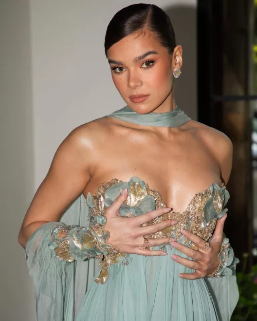 Hailee Steinfeld 