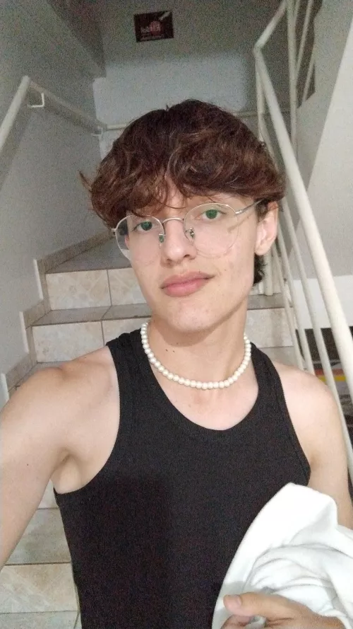 Hi everybody. Dm me 💗