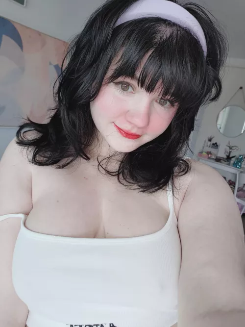 Hope that a clothed girl have a chance around here!