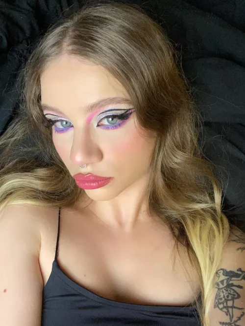 How about you get down on your knees and start worshipping my pouty lips💋…