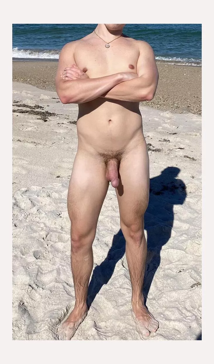 Hy cock wouldn’t stop chubbing at the nude beach 😩