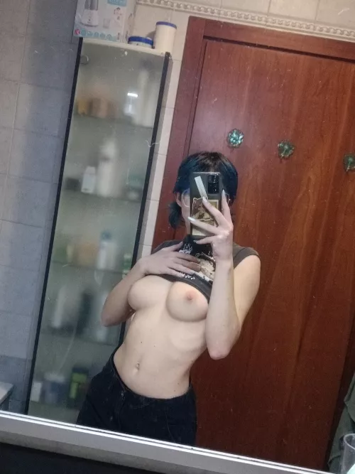 I think boobs still look good on masc girls ~