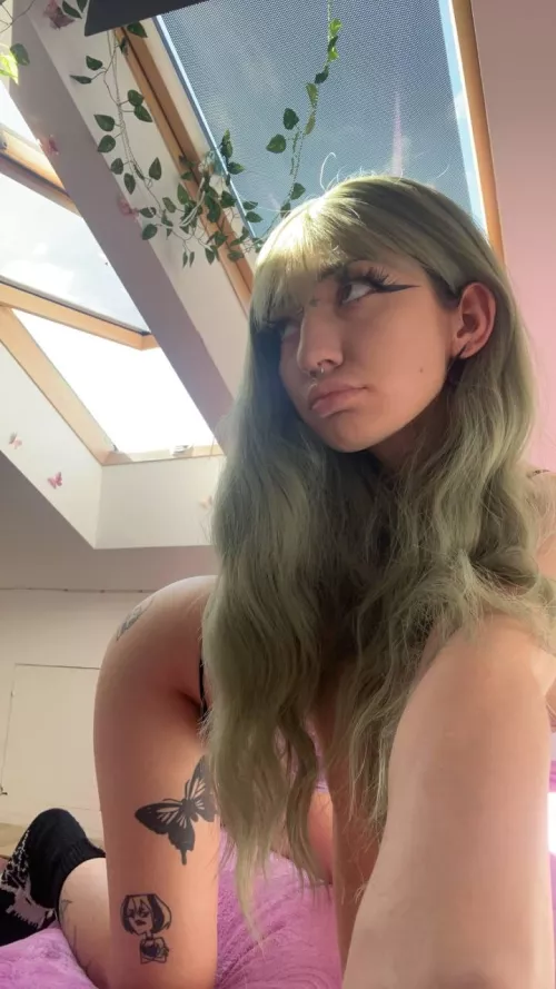 I wanna pick a random dude to send nudes to